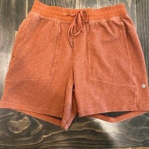 Lululemom 5 inch bowline short textured short size L